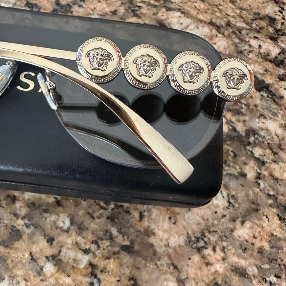 100% Authentic USED VERSACE SUNGLASSES  WITH CASE !! UNISEX - Picture 11 of 11